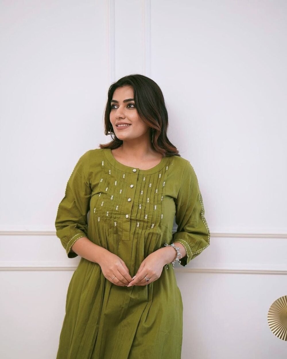 Kurti Pant Set with Manual Tagai & Embroidery Detailing - Image 2