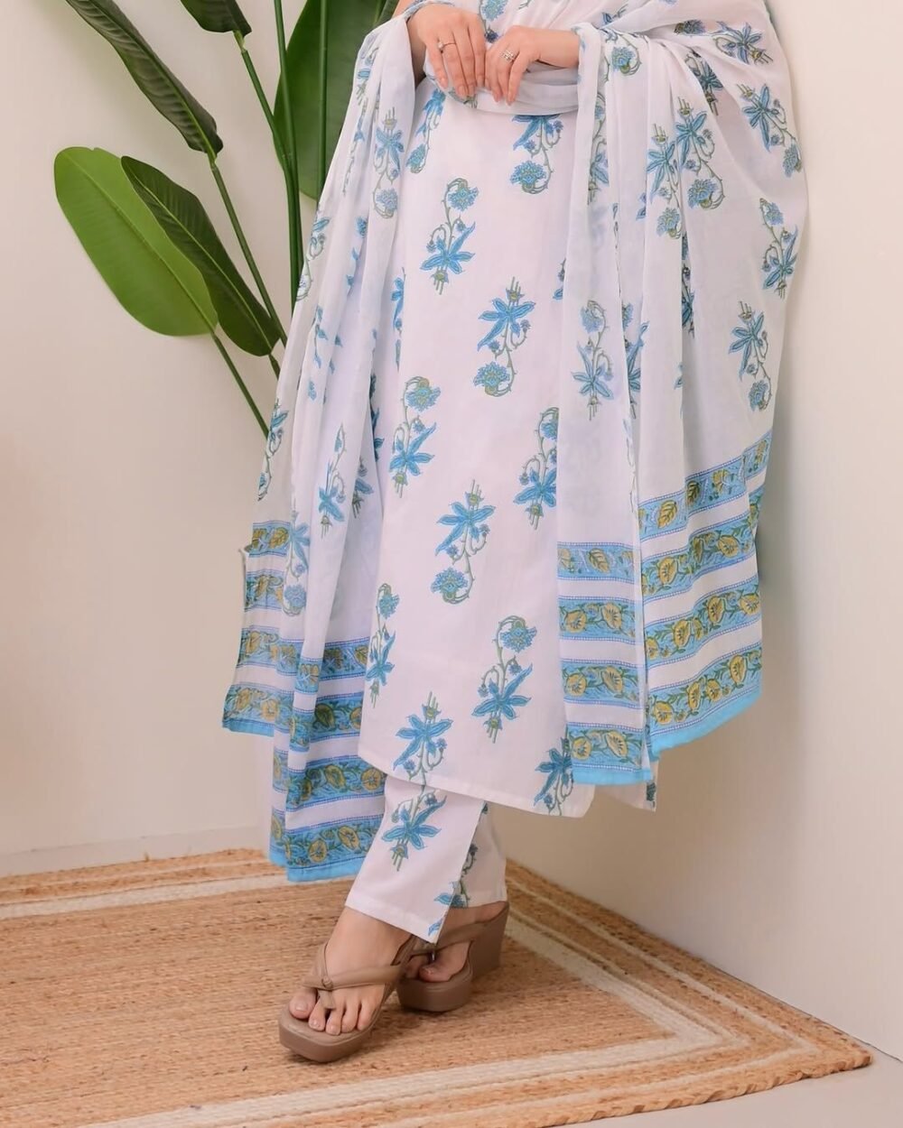 Printed Cotton Suit Set with Lace Detail - Image 4