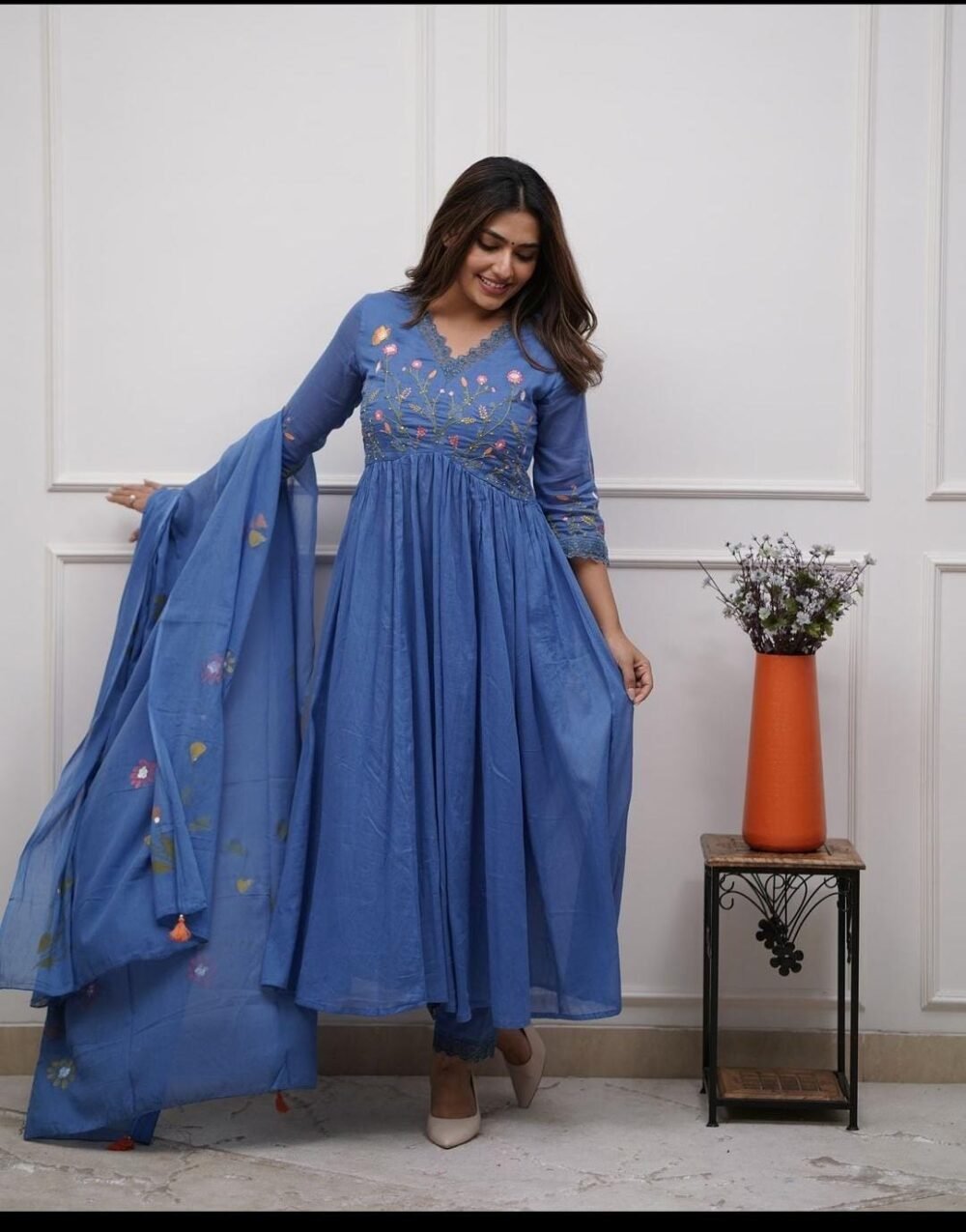 Strength Kurta Set with Embroidery & Malmal Printed Dupatta - Image 5