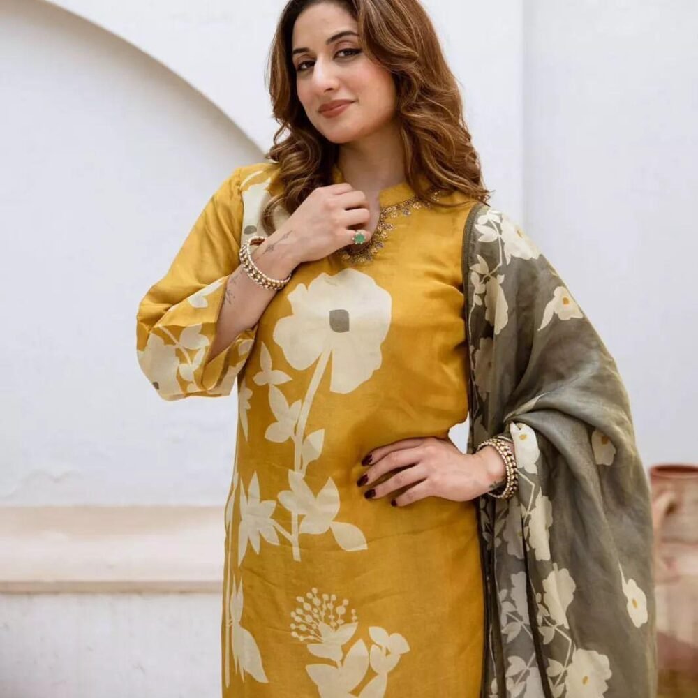 Pure Cotton Kurti Pant Dupatta Set with Handwork - Image 4