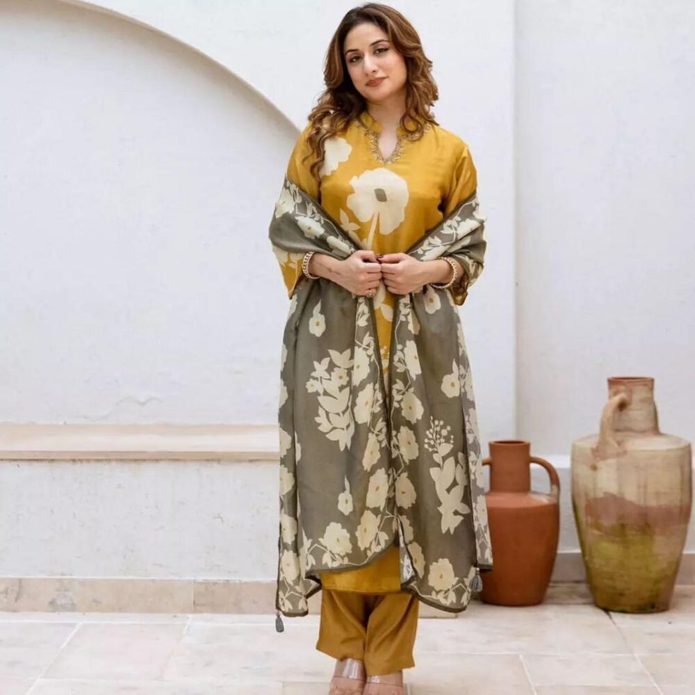 Pure Cotton Kurti Pant Dupatta Set with Handwork - Image 3